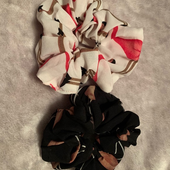 FLAMINGO Scrunchies 🦩 - Picture 3 of 3